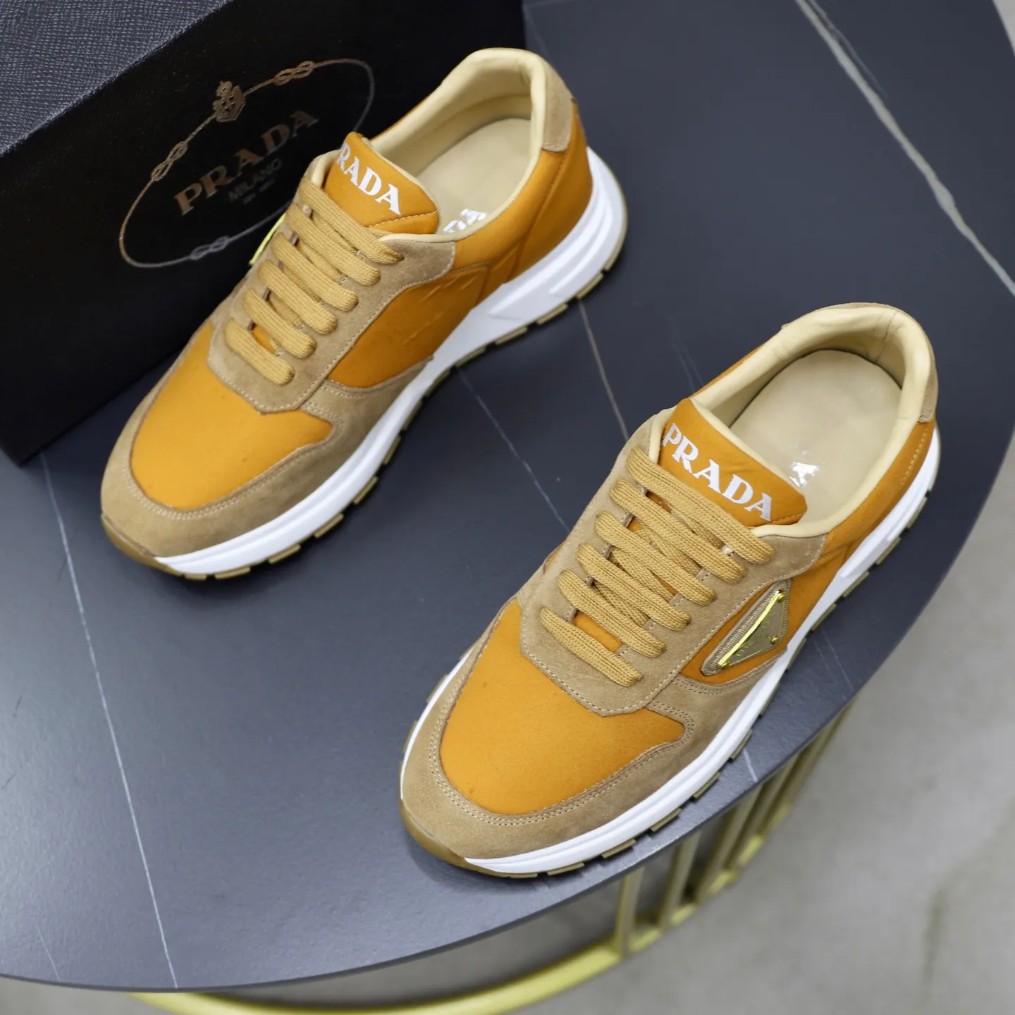 Men's shoes 💰462💰🙅‍♂️🙅‍♂️🙅‍♂️ Brand: PRADA Standard code: 38–44 (45 can be customized) Grade: Same as the official website Material: Original cowhide fabric Comfortable sheepskin lining Lightweight and wear-resistant outsole Style category: Men's fashionable casual shoes and boots Running sneakers Distinguished luxury brand elements Top luxury Color: actual picture color